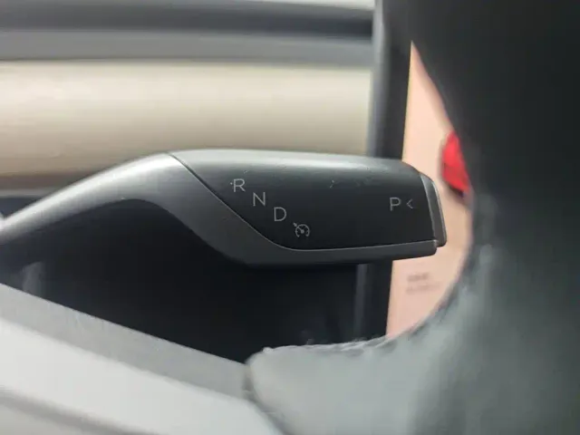Tesla Model Y — Фото автомобиля 13