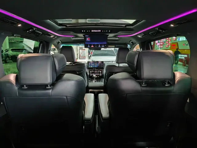 Lexus LM — Фото автомобиля 8