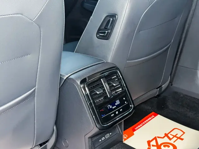 Volkswagen Passat — Фото автомобиля 12