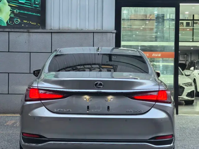 Lexus ES — Фото автомобиля 12