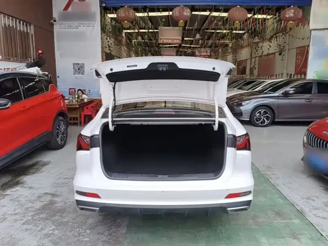Roewe i5 — Фото автомобиля 18