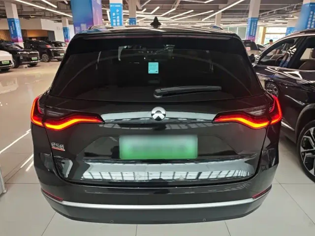 Nio ES8 — Фото автомобиля 5