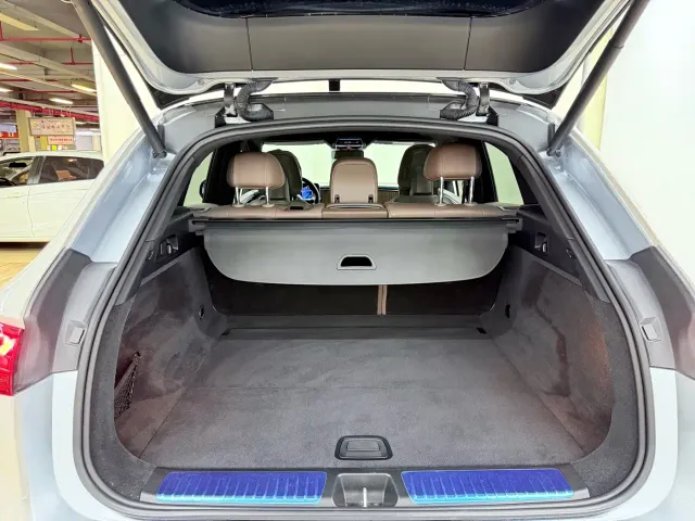 Mercedes-Benz EQE SUV — Фото автомобиля 11