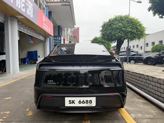 Tesla Model Y — Фото автомобиля 5