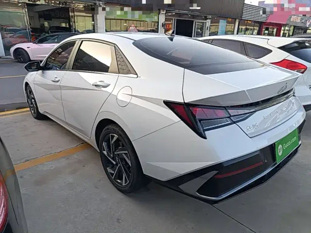 Hyundai Elantra — Фото автомобиля 4