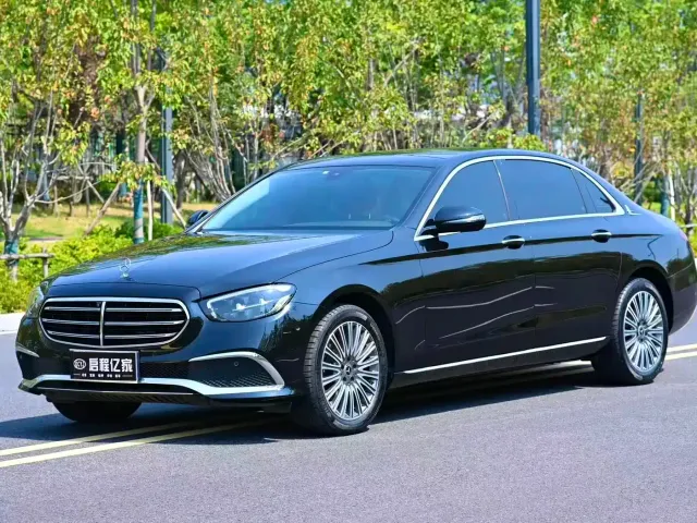 Фотография автомобиля — Mercedes-Benz E-Class