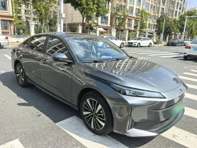Changan Qiyuan A05 — Фото автомобиля 24