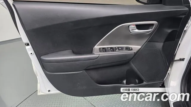 Kia Niro — Фото автомобиля 24