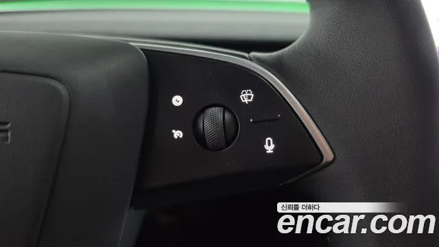 Tesla Model 3 — Фото автомобиля 22