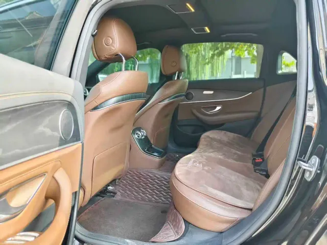 Mercedes-Benz E-Class — Фото автомобиля 6