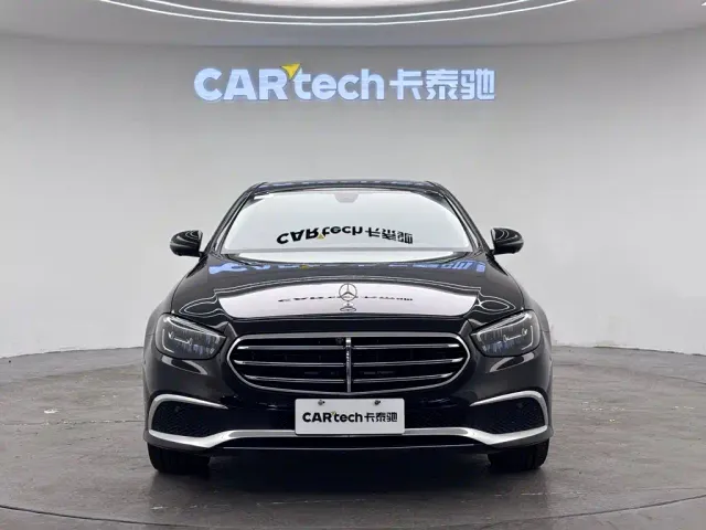 Mercedes-Benz E-Class — Фото автомобиля 3