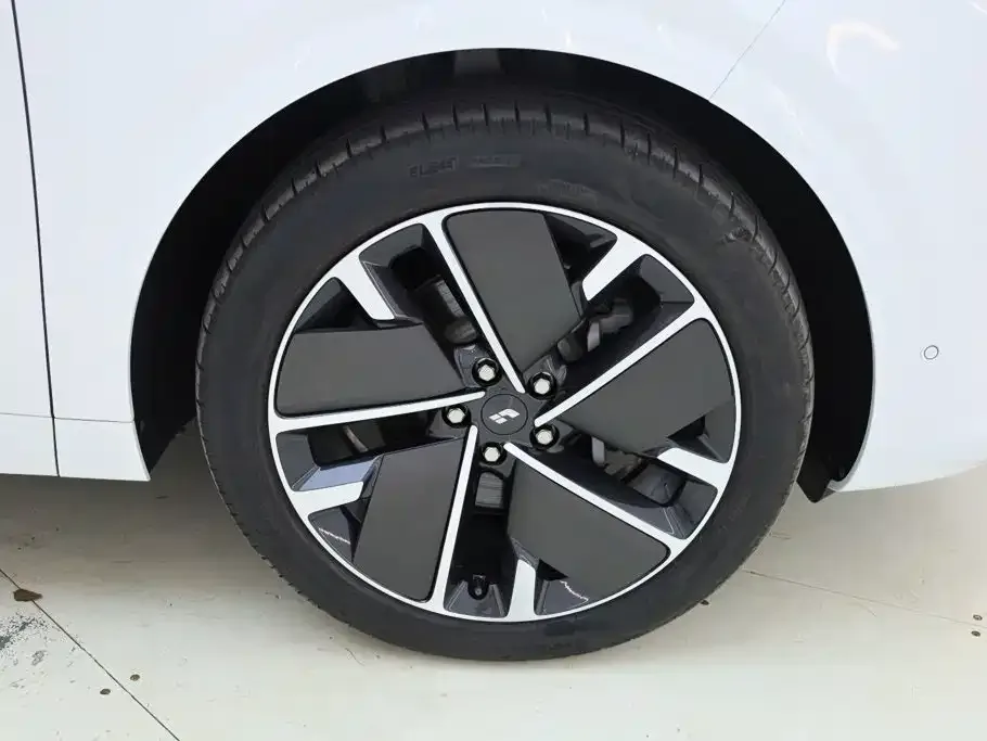 Li Auto Li Auto L6 2025 Max Smart Renewal Edition — Фото автомобиля 18