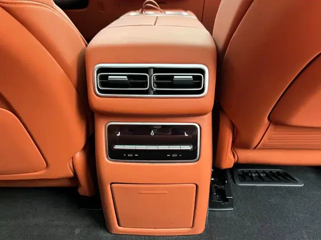 Li Auto L7 — Фото автомобиля 12