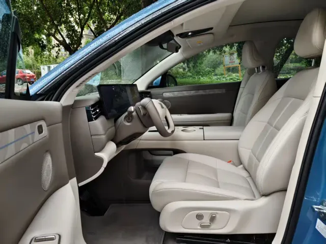IM Motors LS6 — Фото автомобиля 15