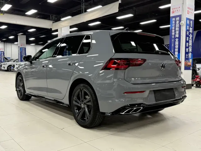 Volkswagen Golf — Фото автомобиля 7