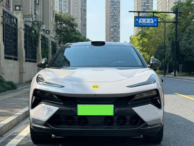 Lotus Eletre — Фото автомобиля 3