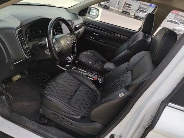 Mitsubishi Outlander — Фото автомобиля 14