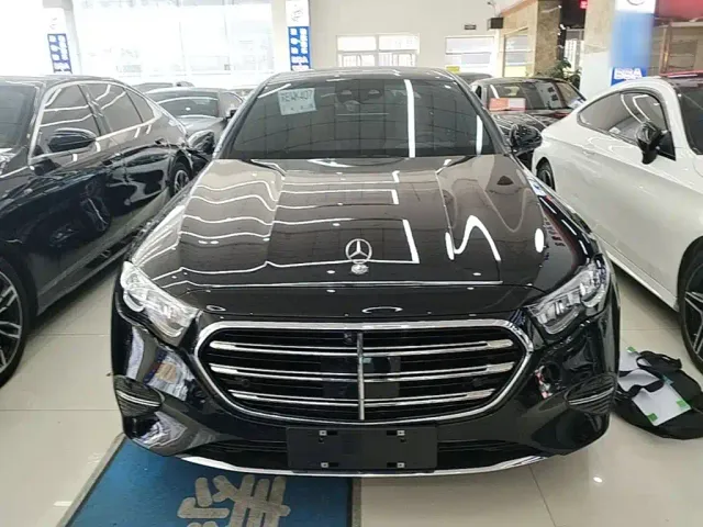Mercedes-Benz E-Class — Фото автомобиля 2