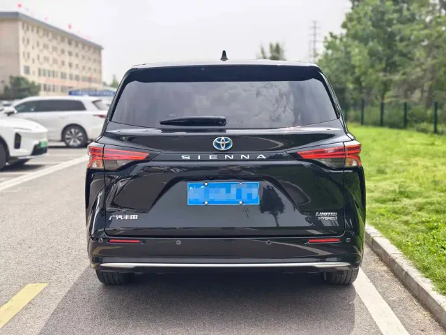 Toyota Sienna — Фото автомобиля 18
