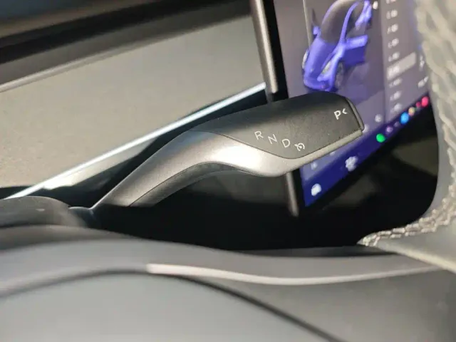 Tesla Model Y — Фото автомобиля 10