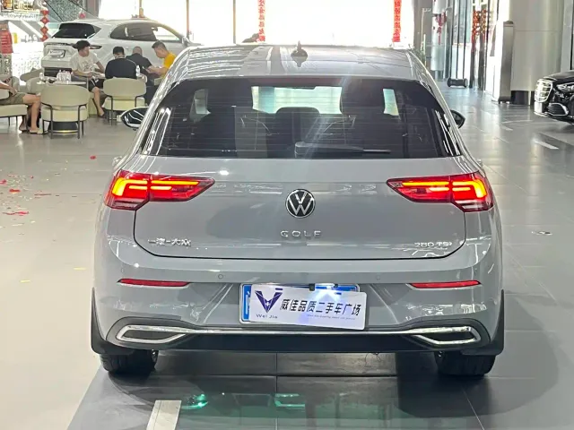Volkswagen Golf — Фото автомобиля 8