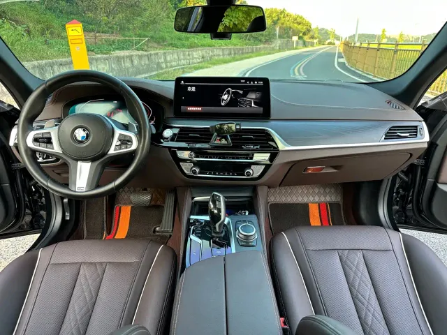 BMW 5 Series — Фото автомобиля 10