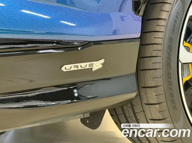 Lamborghini Urus — Фото автомобиля 18
