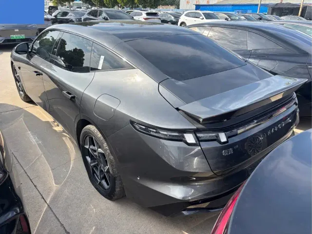 Lynk & Co Z10 — Фото автомобиля 9
