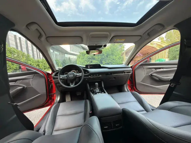 Mazda Axela — Фото автомобиля 14