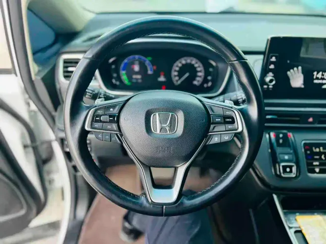 Honda Elysion — Фото автомобиля 11