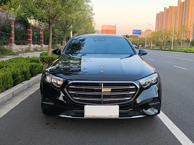 Mercedes-Benz E-Class — Фото автомобиля 2