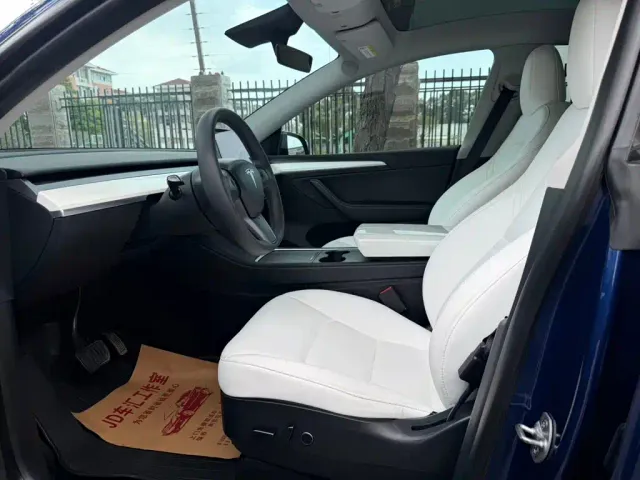 Tesla Model Y — Фото автомобиля 7