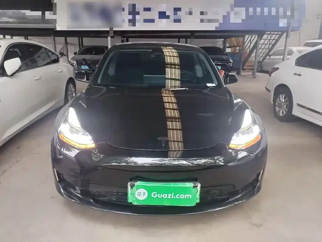 Tesla Model 3 — Фото автомобиля 2