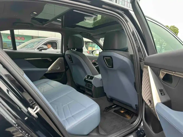 BMW 5 Series — Фото автомобиля 12