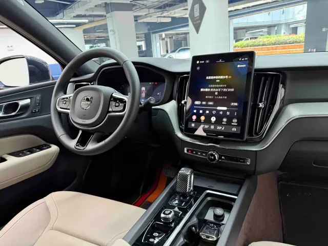 Volvo XC60 — Фото автомобиля 23
