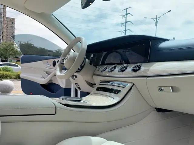 Mercedes-Benz E-Class — Фото автомобиля 10
