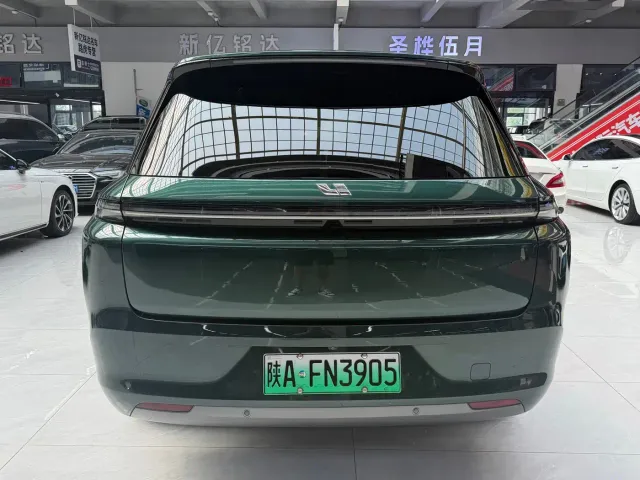 Li Auto L8 — Фото автомобиля 9
