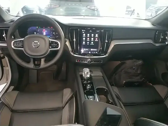 Volvo S60 — Фото автомобиля 9