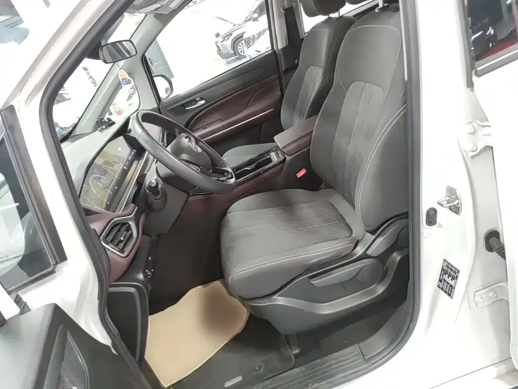 GAC Trumpchi Trumpchi M6 2023 PRO 270T DCT Elite Edition — Фото автомобиля 14