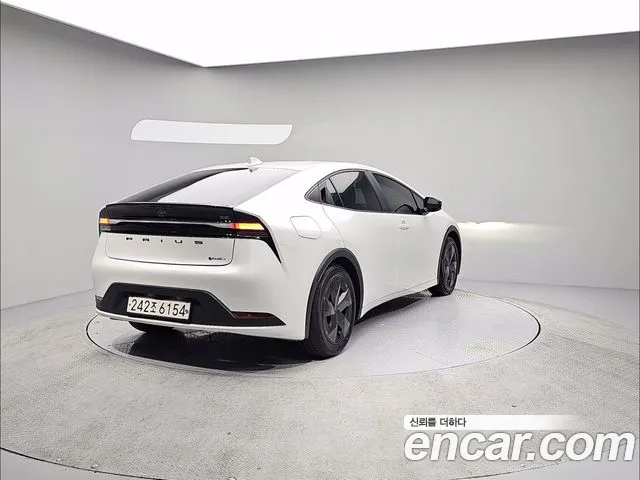 Toyota Prius 5th Gen — Фото автомобиля 4