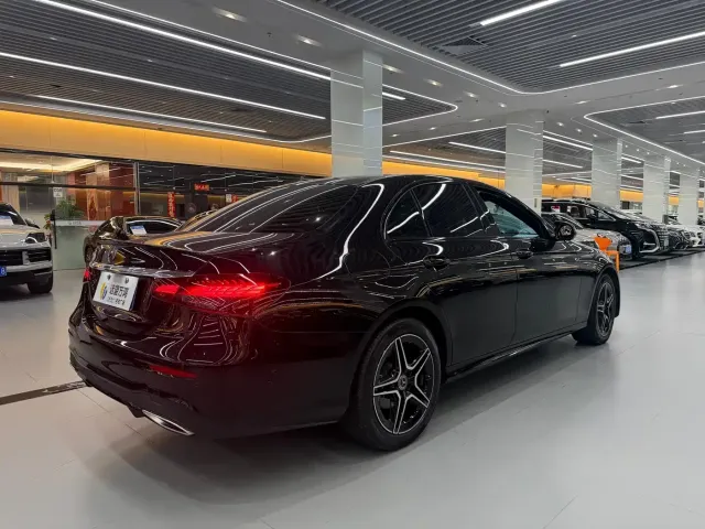 Mercedes-Benz E-Class — Фото автомобиля 12