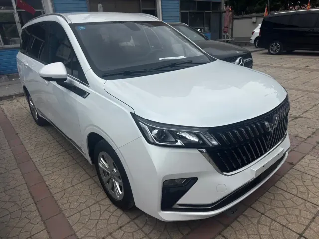 Wuling Jiachen — Фото автомобиля 3