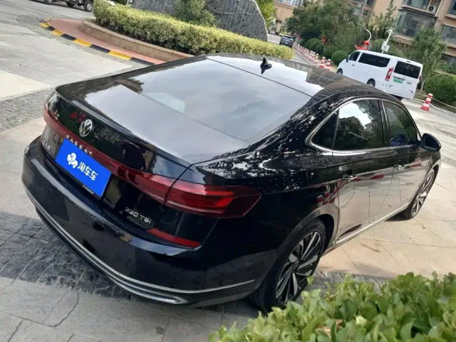 Volkswagen Passat — Фото автомобиля 3