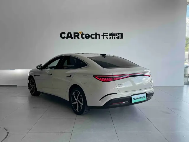 BYD Seal 07 DM-i — Фото автомобиля 4