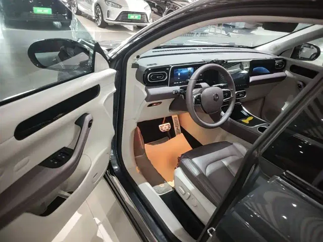 Leapmotor C11 — Фото автомобиля 15