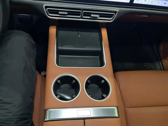 Li Auto L8 — Фото автомобиля 30