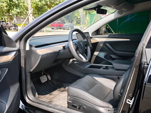 Tesla Model 3 — Фото автомобиля 7