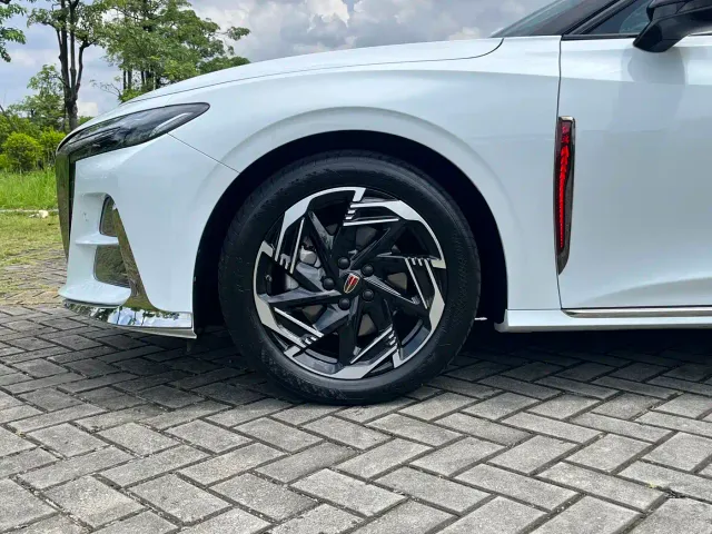 Hongqi H6 — Фото автомобиля 10