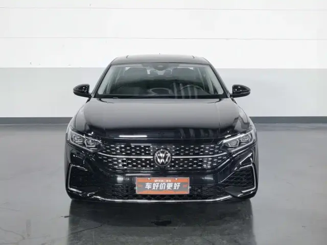 Volkswagen Passat — Фото автомобиля 3