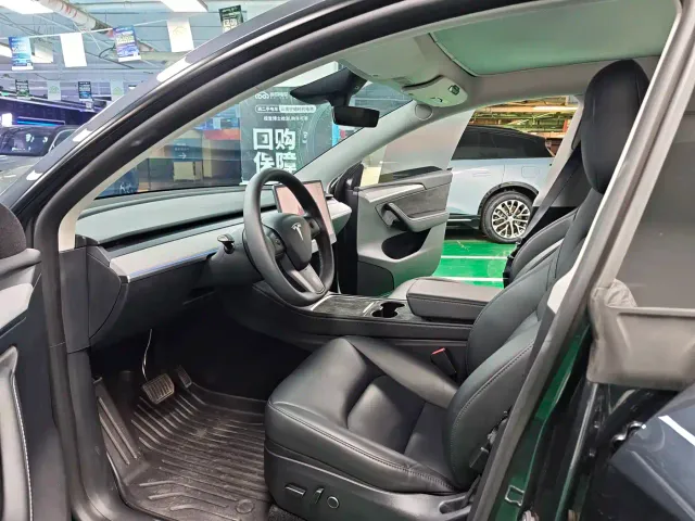 Tesla Model Y — Фото автомобиля 14